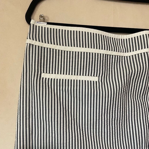 Talbots women's 14 100% cotton pin stripe slit pocket blue/white skirt EUC - Picture 3 of 7